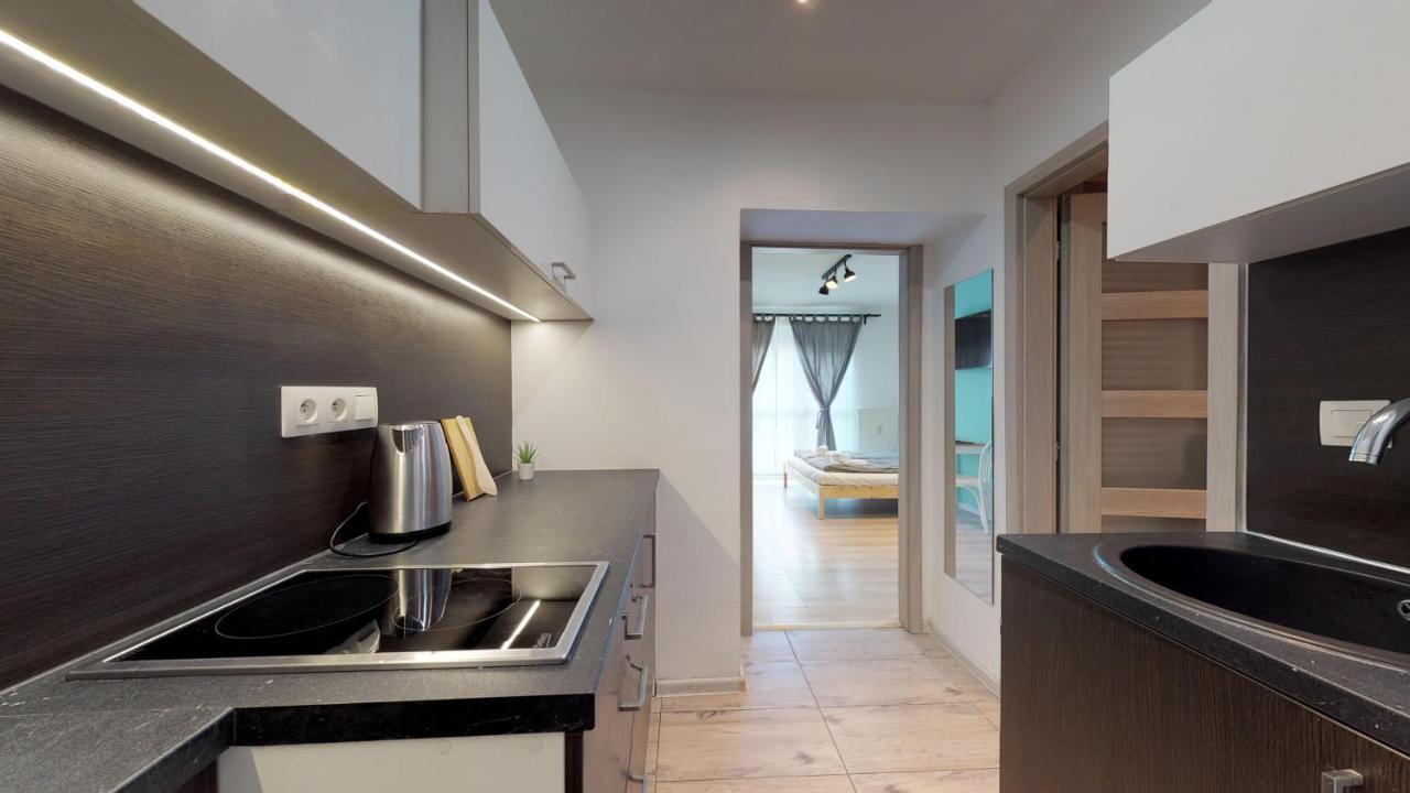 Steps From Nivy & Main Bus Station Apartment
